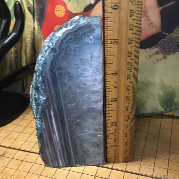 Stone Geode Book End 3lbs 2.8oz Blue Crystal Stone Brazil 5 5/8”H x 3”W x 2.5”D - Picture 5 of 9